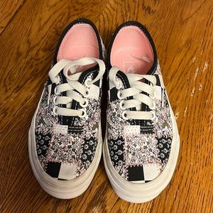 Little girl vans size 11..5. Only wore twice.